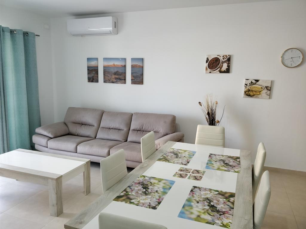 Sunstone Court Apartment St. Paul's Bay Exterior photo